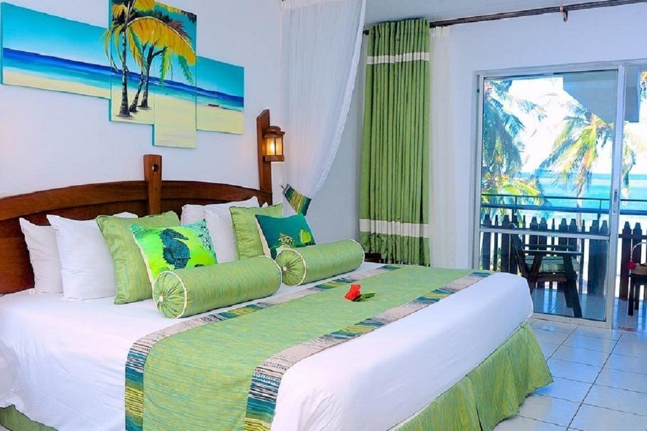 Voyager Beach Resort Mombasa Exterior photo